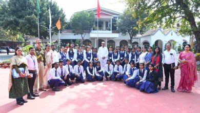 स्कूल के विद्यार्थियों ने लोकभवन का किया भ्रमण स्कूल के विद्यार्थियों ने लोकभवन का किया भ्रमण