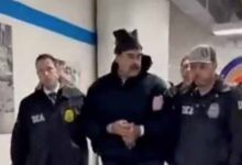 मादुरो के हाथों में हथकड़ी और डिटेंशन सेंटर नया ठिकाना, वेनेजुएला के राष्ट्रपति की आई पहली तस्वीर