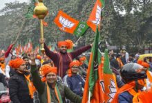 नागपुर में BJP उम्मीदवार की घेराबंदी, नामांकन वापसी के विरोध में समर्थकों ने घर में किया नजरबंद