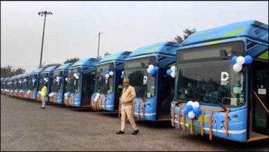 MP में पीएम ई-बस सेवा ठप, 472 बसें तैयार लेकिन डिपो-चार्जिंग स्टेशन अधूरे MP में पीएम ई-बस सेवा ठप, 472 बसें तैयार लेकिन डिपो-चार्जिंग स्टेशन अधूरे