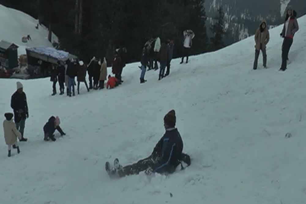 उत्तराखंड में अगले 48 घंटे में मौसम अलर्ट: पर्वतीय इलाकों में बारिश और बर्फबारी का खतरा