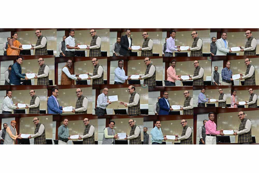 ई-ऑफिस में उत्कृष्ट प्रदर्शन: मुख्य सचिव विकासशील ने अधिकारी-कर्मचारियों को किया सम्मानित