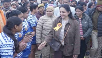 गम से निकलकर कर्म की राह पर लौटीं हेमा मालिनी, धर्मेंद्र के निधन के बाद पहली बार दिखी मुस्कान