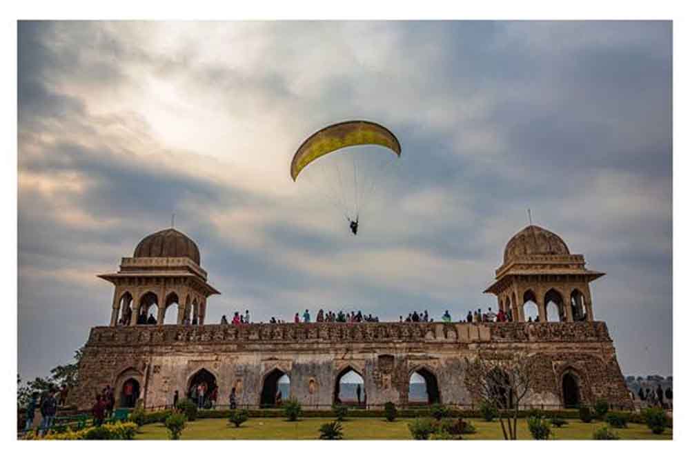टैंडम पैराग्लाइडिंग फेस्टिवल 31 जनवरी से इंदौर में टैंडम पैराग्लाइडिंग फेस्टिवल 31 जनवरी से इंदौर में