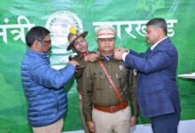 मुख्यमंत्री हेमंत सोरेन ने आईपीएस प्रमोट अधिकारियों को दी बधाई, बैच पहनाकर किया सम्मानित