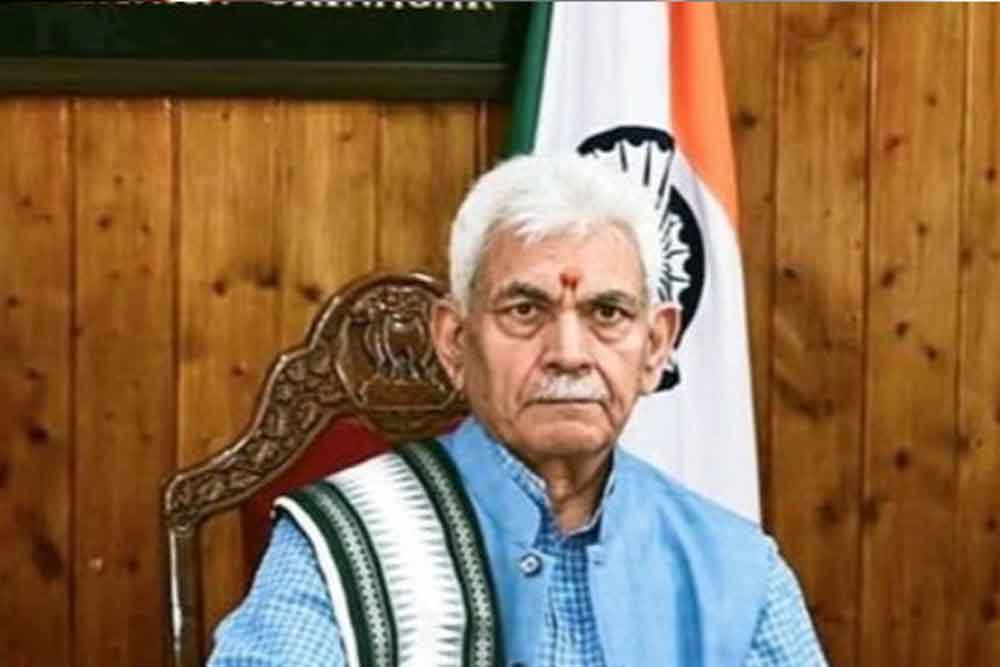 जम्मू-कश्मीर में बड़ा एक्शन: आतंकियों से संबंध रखने पर 5 सरकारी कर्मचारी बर्खास्त