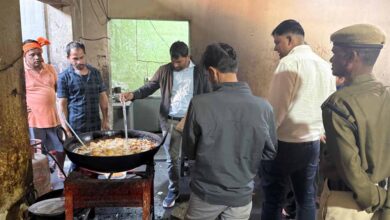 स्वच्छता व तेल जांच में कार्रवाई, हानिकारक खाद्य पदार्थ नष्ट