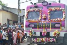 गणतंत्र दिवस का तोहफा: आज से पटरी पर उतरीं 12 नई एसी लोकल ट्रेनें