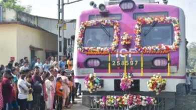 गणतंत्र दिवस का तोहफा: आज से पटरी पर उतरीं 12 नई एसी लोकल ट्रेनें