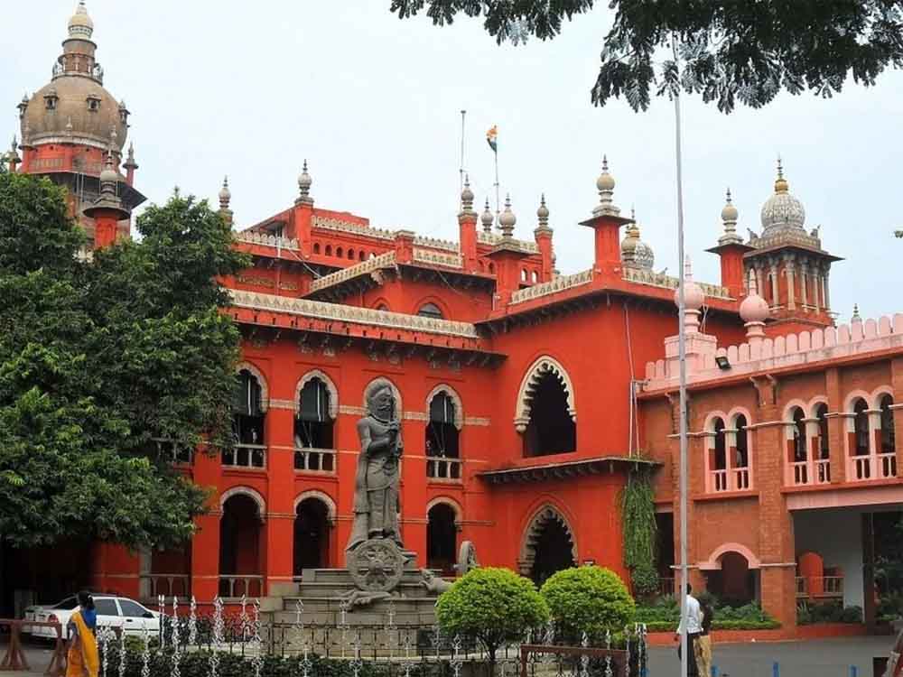 भगवान से ऊपर कोई नहीं, मंदिर में व्यक्ति विशेष के सम्मान का कोई कानूनी अधिकार नहीं — किस मामले में HC की टिप्पणी?