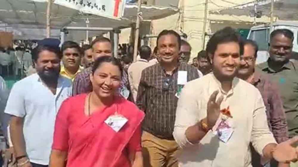 इंग्लैंड के युवा स्पिनर शोएब बशीर ने डर्बीशायर से दो साल का करार किया