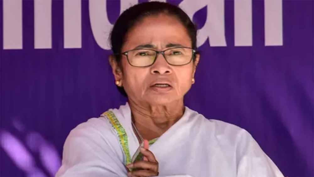 ममता बनर्जी पर आपत्तिजनक टिप्पणी से बवाल: भाजपा नेता ने कहा ‘चुड़ैल’, सिर कलम करने की धमकी, TMC ने दर्ज कराई FIR