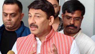 BJP सांसद मनोज तिवारी के घर चोरी, पुराने नौकर ने उड़ाए 5.4 लाख रुपये, ऐसे आया पुलिस के शिकंजे में