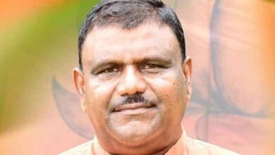 MP में भाजपा विधायक पर हमला, अपने ही गांव में लोगों ने किया पथराव MP में भाजपा विधायक पर हमला, अपने ही गांव में लोगों ने किया पथराव