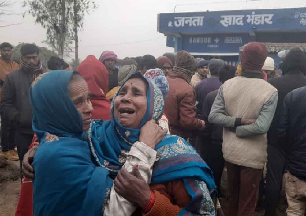 10 इंच जमीन के विवाद ने ली महिला की जान, लात-घूंसे मारकर बेरहमी से हत्या 10 इंच जमीन के विवाद ने ली महिला की जान, लात-घूंसे मारकर बेरहमी से हत्या