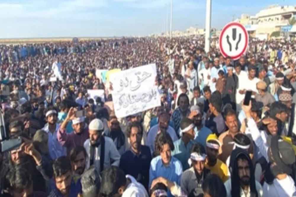 PoK में फिर उबाल पर जनाक्रोश, पाक सरकार की वादाखिलाफी से सड़कों पर उतरे लोग PoK में फिर उबाल पर जनाक्रोश, पाक सरकार की वादाखिलाफी से सड़कों पर उतरे लोग