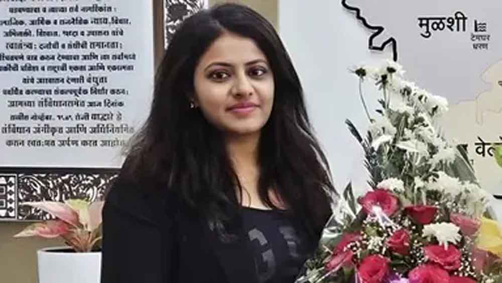 परिवार को नशीला पदार्थ खिलाकर बेहोश किया, कीमती सामान लेकर फरार—पूजा खेडकर ने घरेलू नौकरानी पर लगाए गंभीर आरोप