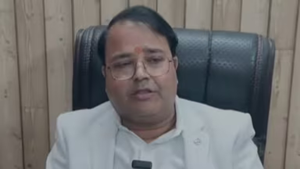 शंकराचार्य विवाद गरमाया: योगी के समर्थन में GST के डिप्टी कमिश्नर प्रशांत सिंह ने दिया इस्तीफा शंकराचार्य विवाद गरमाया: योगी के समर्थन में GST के डिप्टी कमिश्नर प्रशांत सिंह ने दिया इस्तीफा