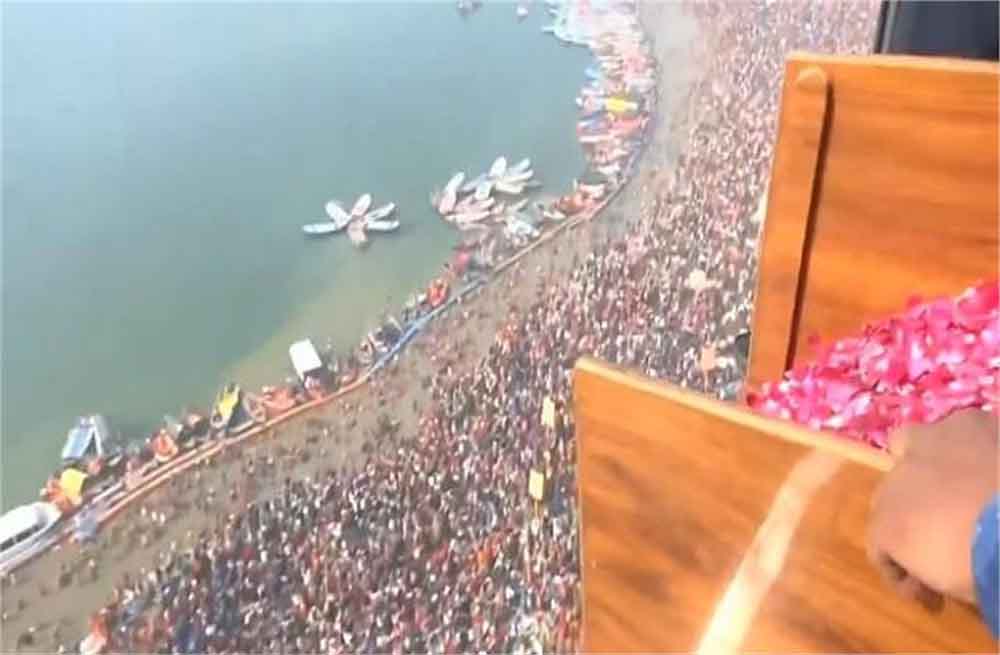 संगम में भक्तों की भारी भीड़, डेढ़ करोड़ से अधिक ने किया पवित्र स्नान