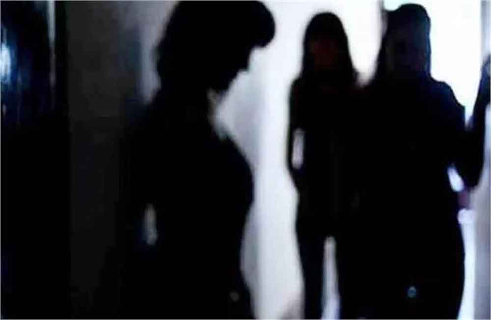 रेड लाइट एरिया में हाईटेक अवैध कारोबार का भंडाफोड़, नाबालिग लड़कियों से कराया जा रहा था गैरकानूनी काम रेड लाइट एरिया में हाईटेक अवैध कारोबार का भंडाफोड़, नाबालिग लड़कियों से कराया जा रहा था गैरकानूनी काम