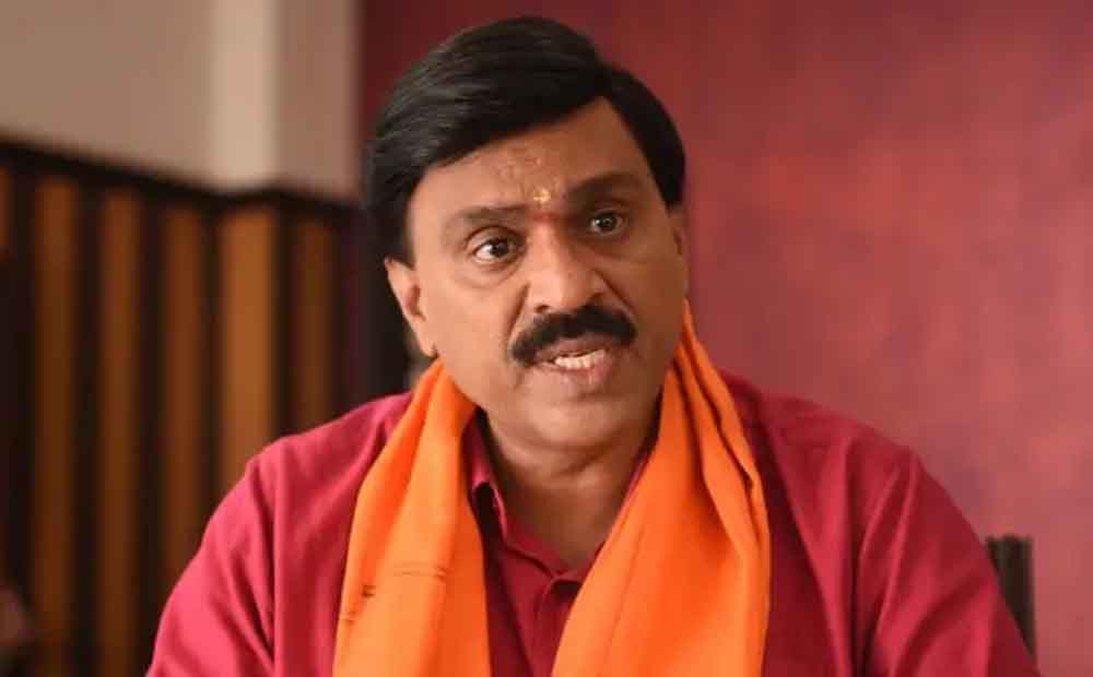 बल्लारी हिंसा पर बड़ा आरोप: विपक्ष के नेता बोले– भाजपा विधायक की हत्या की रची गई थी साजिश बल्लारी हिंसा पर बड़ा आरोप: विपक्ष के नेता बोले– भाजपा विधायक की हत्या की रची गई थी साजिश