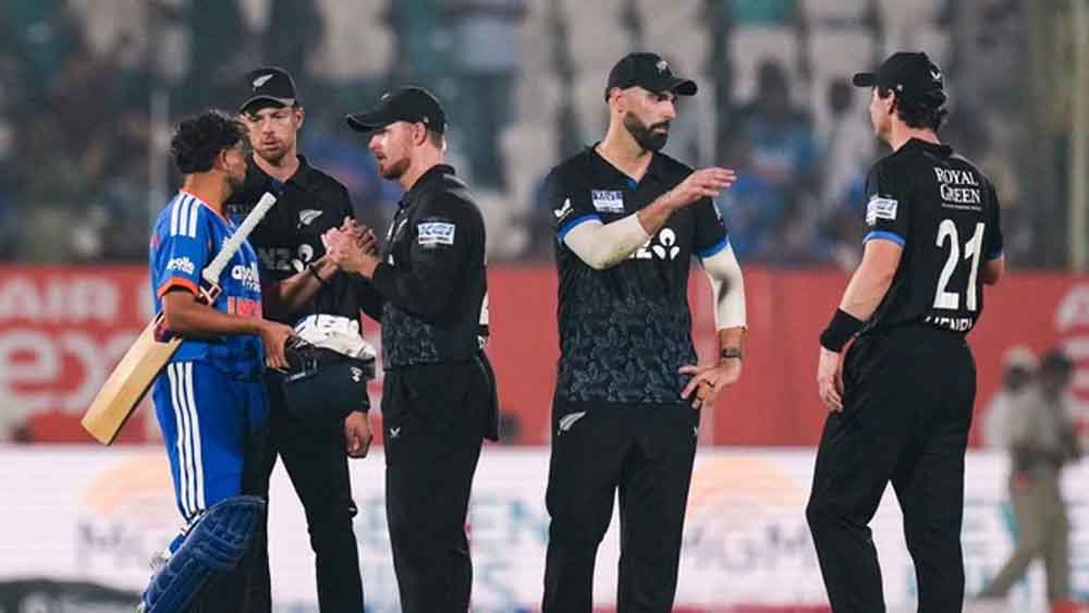 40 T20I में सिर्फ 4 बार ऑलआउट भारत, दुनिया को दिखा रही टीम इंडिया की नई बैटिंग ताकत 40 T20I में सिर्फ 4 बार ऑलआउट भारत, दुनिया को दिखा रही टीम इंडिया की नई बैटिंग ताकत