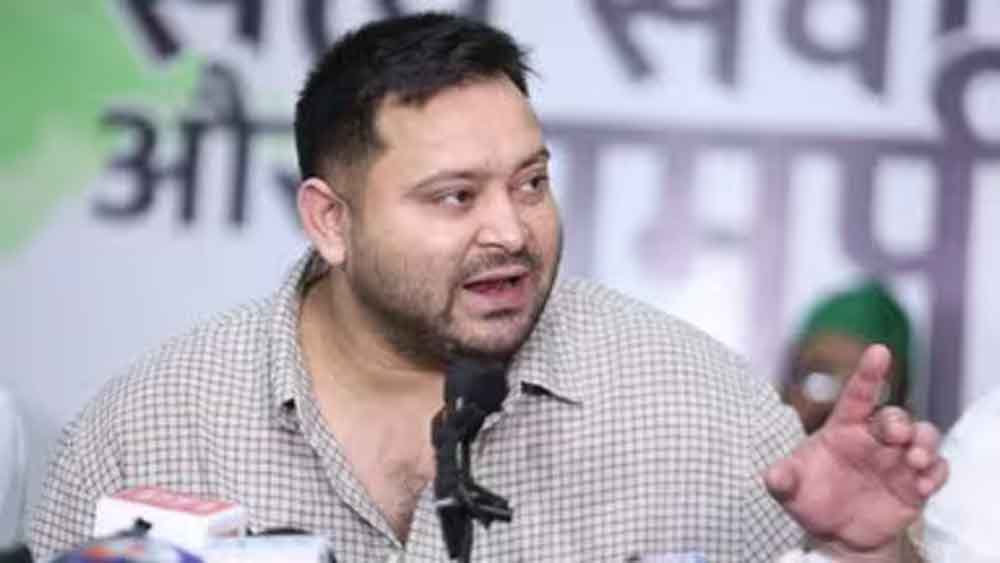 RJD में नेतृत्व परिवर्तन की आहट? लालू की तबीयत बिगड़ने पर तेजस्वी के हाथ कमान सौंपे जाने की चर्चा