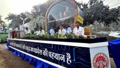 उच्च शिक्षा मंत्री श्री परमार ने राज्यस्तरीय समारोह में झांकी को द्वितीय स्थान मिलने पर दी बधाई उच्च शिक्षा मंत्री श्री परमार ने राज्यस्तरीय समारोह में झांकी को द्वितीय स्थान मिलने पर दी बधाई