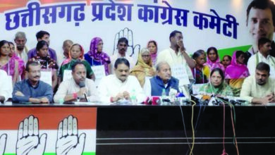 मतदाता सूची से नाम कटने पर बवाल: ‘मैं जीवित हूं’ तख्ती लेकर कांग्रेस भवन पहुंचे लोग, SIR प्रक्रिया पर सवाल मतदाता सूची से नाम कटने पर बवाल: ‘मैं जीवित हूं’ तख्ती लेकर कांग्रेस भवन पहुंचे लोग, SIR प्रक्रिया पर सवाल