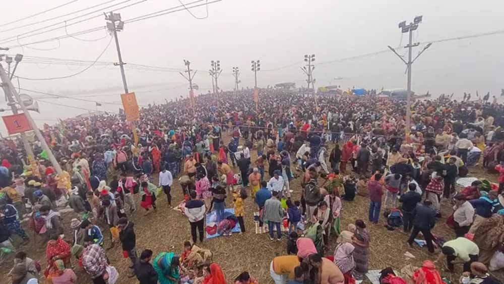 माघी पूर्णिमा पर संगम में उमड़ा जनसैलाब, करीब 2 करोड़ श्रद्धालुओं ने लगाई आस्था की डुबकी माघी पूर्णिमा पर संगम में उमड़ा जनसैलाब, करीब 2 करोड़ श्रद्धालुओं ने लगाई आस्था की डुबकी