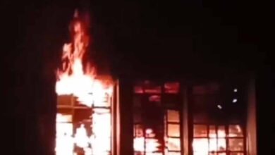 धनबाद मेडिकल कॉलेज अस्पताल में भीषण आग, जान बचाने को बाहर भागे मरीज