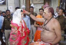 महाकाल की भक्ति में लीन जैकलिन फर्नांडीस, नंदी हॉल में बैठकर किए विशेष दर्शन