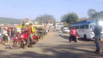 किरगी पंचायत में नहीं है ऑटो स्टैंड की सुविधा पंचायत नहीं है खतरों से खाली