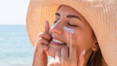 सनस्क्रीन लेने से पहले जान लें ये 3 ज़रूरी बातें, वरना नहीं मिलेगा पूरा स्किन प्रोटेक्शन