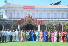 राज्यपाल के गोद ग्राम टेमरी के ग्रामीणों ने किया लोकभवन का भ्रमण राज्यपाल के गोद ग्राम टेमरी के ग्रामीणों ने किया लोकभवन का भ्रमण