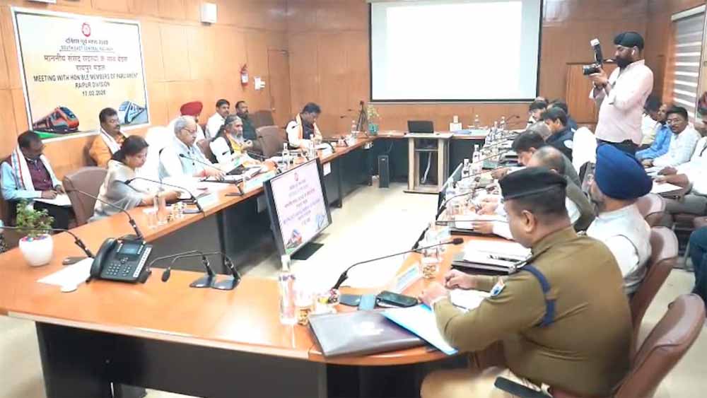 दपूमरे जीएम तरुण प्रकाश के साथ सांसदों की बैठक, रायपुर–दुर्ग स्टेशन री-डेवलपमेंट की धीमी रफ्तार पर चिंता दपूमरे जीएम तरुण प्रकाश के साथ सांसदों की बैठक, रायपुर–दुर्ग स्टेशन री-डेवलपमेंट की धीमी रफ्तार पर चिंता