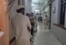 सेंट्रल जेल में सनसनी: कैदी ने हंसिया से गला रेतकर की आत्महत्या की कोशिश, हालत गंभीर