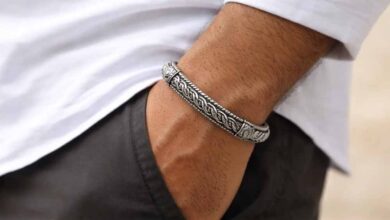 चांदी का कड़ा किस राशि के लिए शुभ है और किसके लिए अशुभ? जानिए ज्योतिष के नियम