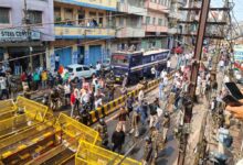 भाजपा–कांग्रेस कार्यकर्ताओं में झड़प, पथराव के साथ टमाटर और पानी की बोतलें चलीं