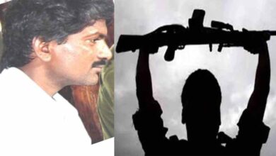 तेलंगाना में बड़ा नक्सली सरेंडर: टॉप कमांडर देवजी ने 18 साथियों संग डाले हथियार तेलंगाना में बड़ा नक्सली सरेंडर: टॉप कमांडर देवजी ने 18 साथियों संग डाले हथियार