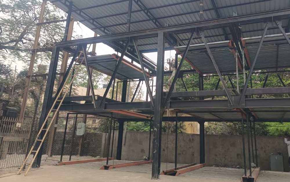 महानगरों की तर्ज पर रायपुर को मिली सौगात: शहर की पहली मैकेनाइज्ड मल्टीलेवल पार्किंग तैयार, 12 कारों की होगी एक साथ पार्किंग