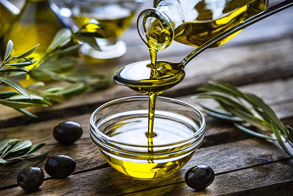 रिफाइंड–ऑलिव ऑयल को भूल जाइए! ये देसी तेल है सेहत का असली सुपरफूड, फायदे जानकर चौंक जाएंगे रिफाइंड–ऑलिव ऑयल को भूल जाइए! ये देसी तेल है सेहत का असली सुपरफूड, फायदे जानकर चौंक जाएंगे