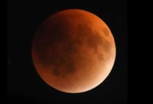 ग्रहण  के बाद घर की शुद्धि कैसे करें? मंदिर से किचन तक जानें सही नियम