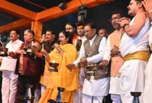 मुख्यमंत्री विष्णुदेव साय ने भगवान राजीव लोचन एवं कुलेश्वरनाथ महादेव मंदिर में की पूजा अर्चना : महानदी महाआरती में हुए शामिल, छत्तीसगढ़ की समृद्धि की प्रार्थना की