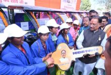 उज्ज्वला गैस, पिंक ई-रिक्शा और गार्बेज रिक्शा वितरण से आत्मनिर्भरता को मिला नया संबल