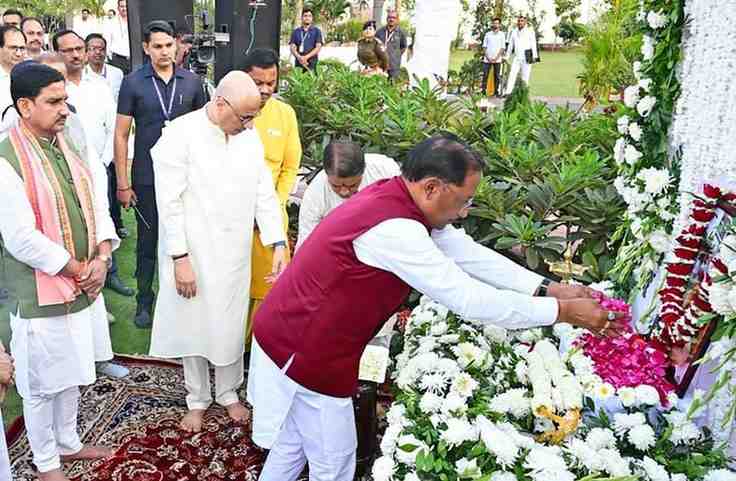 मुख्यमंत्री विष्णुदेव साय ने श्रीमती कुसुम सिन्हा को दी श्रद्धांजलि मुख्यमंत्री विष्णुदेव साय ने श्रीमती कुसुम सिन्हा को दी श्रद्धांजलि