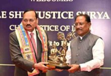 मुख्यमंत्री विष्णुदेव साय ने भारत के मुख्य न्यायाधीश न्यायमूर्ति सूर्यकांत का किया आत्मीय स्वागत