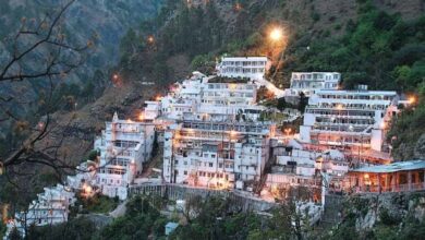 वैष्णो देवी भवन में कैमरा प्रतिबंधित, फिर अंदर का वीडियो कैसे बना? शिखा पर FIR दर्ज