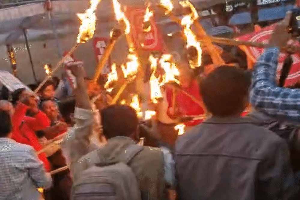 लेबर लॉ के खिलाफ हड़ताल का असर मिला-जुला, जबलपुर-इटारसी में बाजार और स्कूल खुले; सरकारी कर्मचारी सांकेतिक प्रदर्शन लेबर लॉ के खिलाफ हड़ताल का असर मिला-जुला, जबलपुर-इटारसी में बाजार और स्कूल खुले; सरकारी कर्मचारी सांकेतिक प्रदर्शन