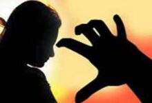 घर में घुसकर युवती के साथ की अश्लील हरकत